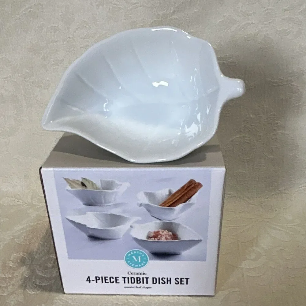 Martha Stewart 4-Piece Ceramic Tidbit Dish Set White Leaf Shape Bowls Boxed
